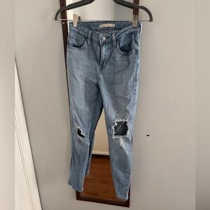 Women’s Levi jeans